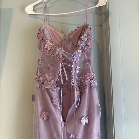 Elegant Lavender Evening Gown - Picture 4 of 5